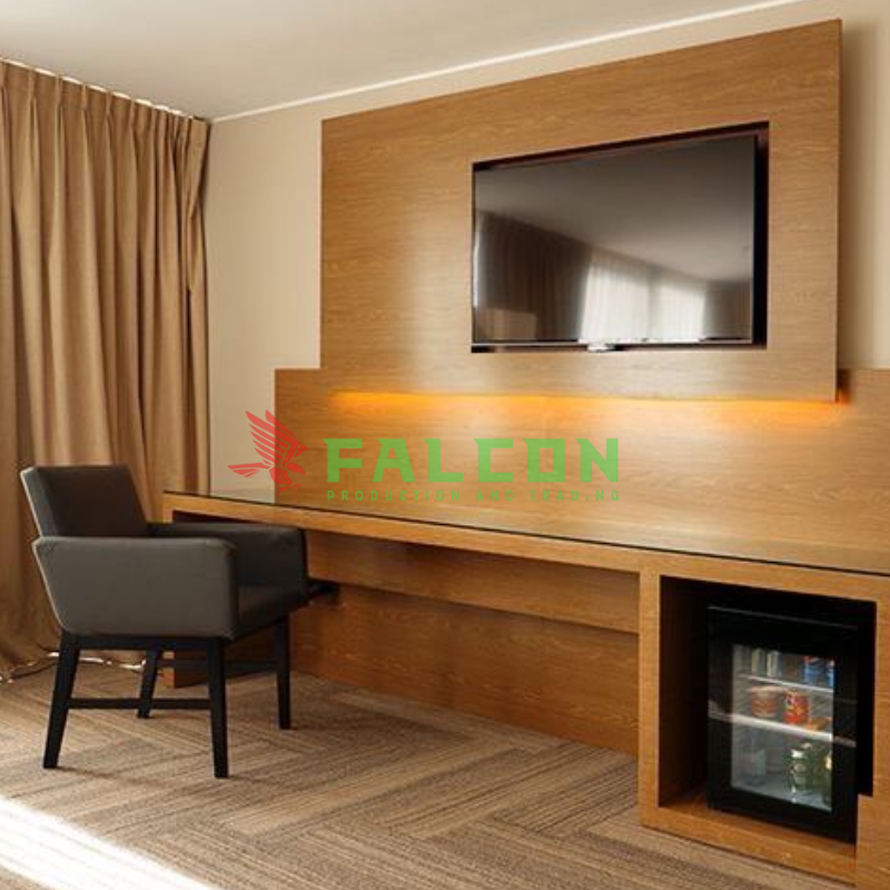 Tủ mát khách sạn được thiết kế với kiểu dáng hiện đại, tinh tế, phù hợp với không gian sang trọng của phòng nghỉ.