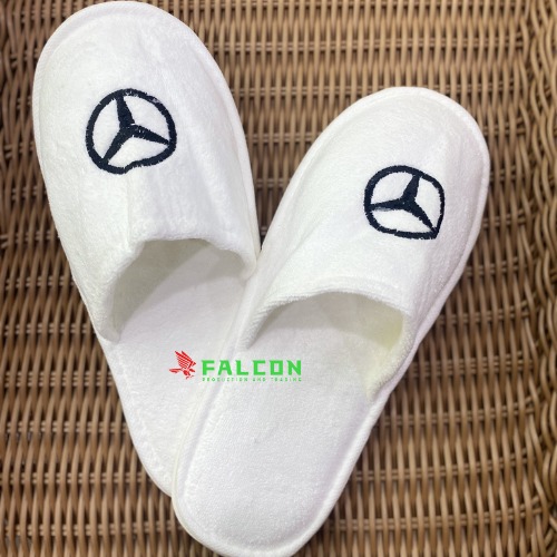 Được làm từ chất liệu vải chắc chắn và bền bỉ, dép vải dùng nhiều lần phù hợp với mọi kích cỡ chân của khách hàng.