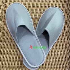 Thiết kế dép vải dễ sử dụng và thoải mái, giúp khách hàng có thể mang vào và tháo ra nhanh chóng.