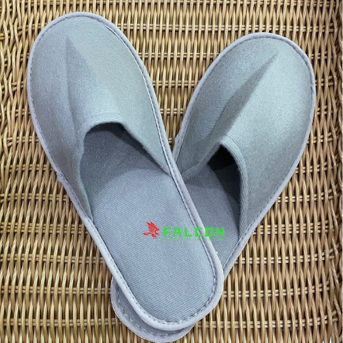 Thiết kế dép vải dễ sử dụng và thoải mái, giúp khách hàng có thể mang vào và tháo ra nhanh chóng.