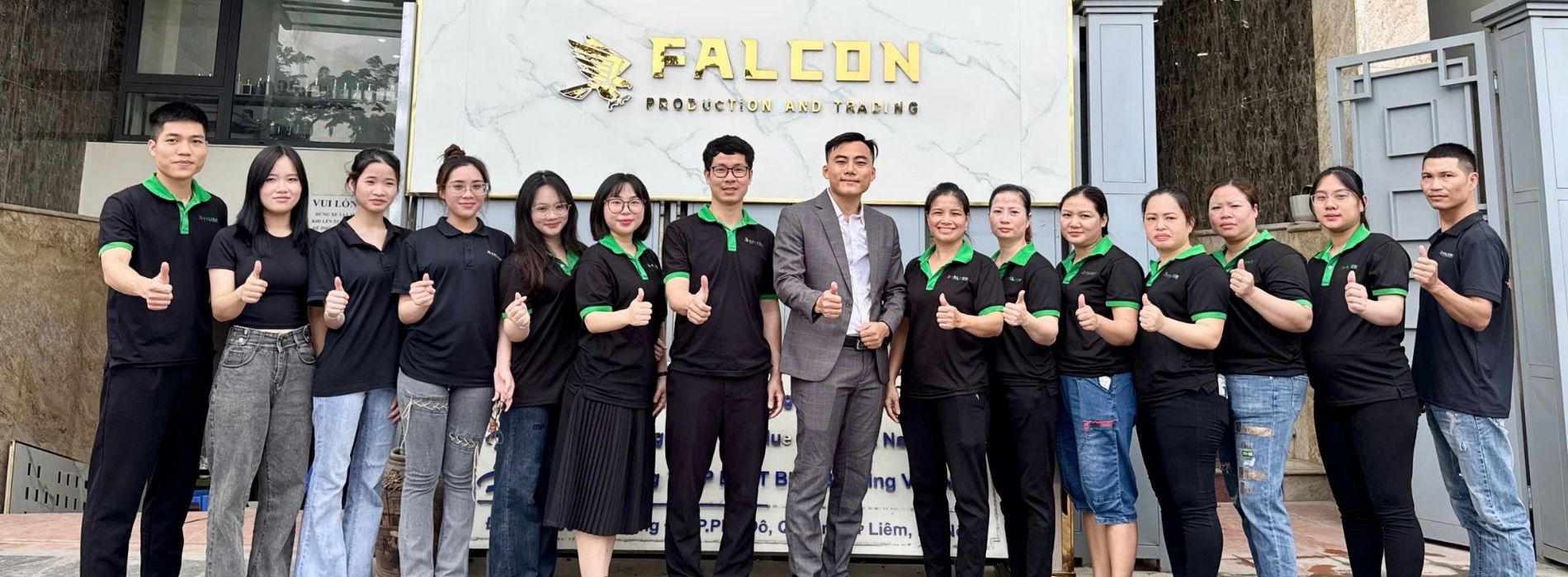 Đội ngũ nhân viên Falcon – Chuyên gia cung cấp đồ dùng khách sạn và dịch vụ uy tín.