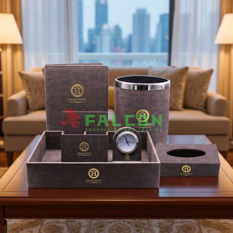 Chất liệu da mềm mại và bền bỉ, chịu được sự sử dụng thường xuyên mà không bị mất đi độ bóng hoặc hình dáng ban đầu.