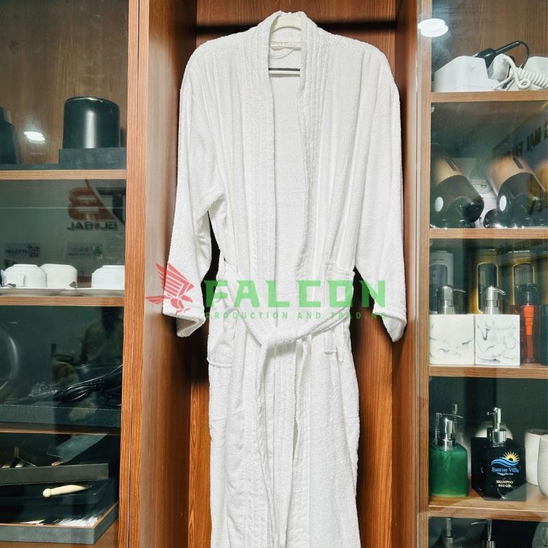 Áo choàng tắm sợi bông mềm mại, thấm hút tốt, tạo cảm giác dễ chịu sau mỗi lần tắm.