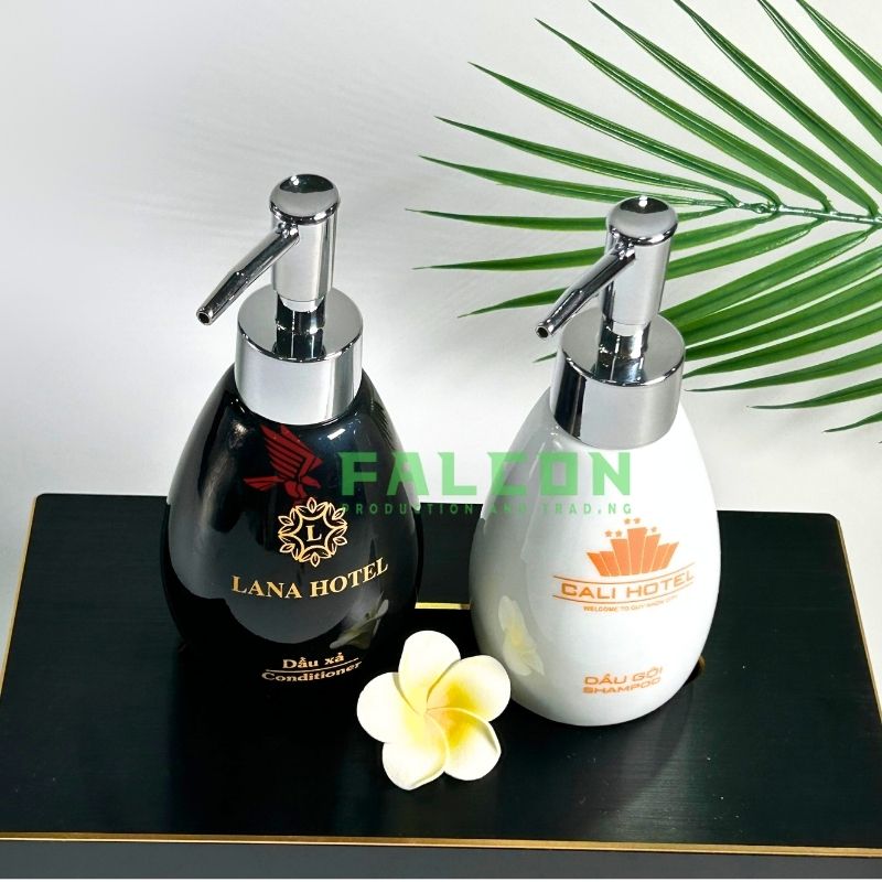 Chất liệu gốm sứ cao cấp giúp bình giữ được độ bền lâu dài, không dễ bị vỡ hay biến dạng.