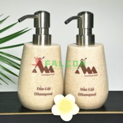 Bình đựng dung dịch Meca vòi inox 304 không chỉ mang lại sự tiện nghi mà còn giúp tiết kiệm chi phí cho khách sạn trong việc thay thế các chai lọ dung dịch.