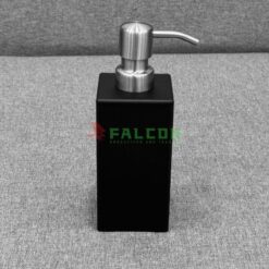 Acrylic có độ bền cao, chống nứt vỡ tốt, phù hợp với môi trường sử dụng liên tục của khách sạn.