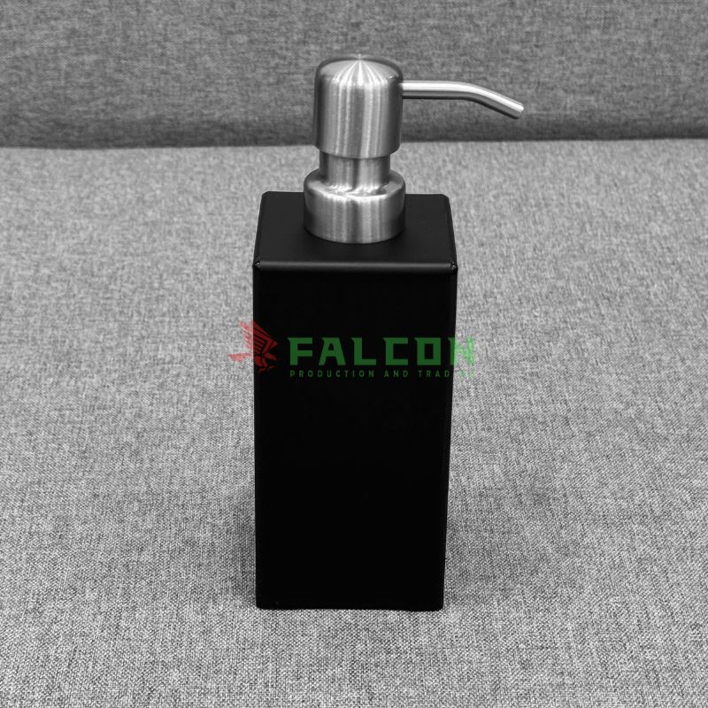 Acrylic có độ bền cao, chống nứt vỡ tốt, phù hợp với môi trường sử dụng liên tục của khách sạn.