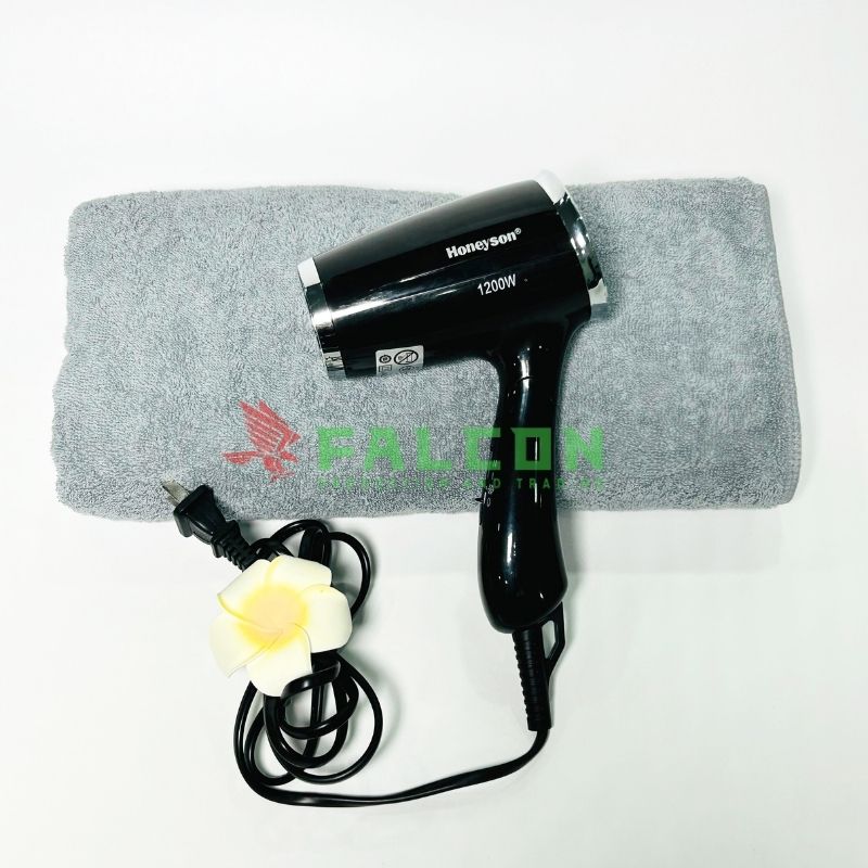 Máy có hai chế độ gió nóng – mát phù hợp với nhiều loại tóc khác nhau.