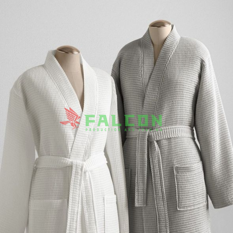 Áo choàng tắm tổ ong được làm từ vải cotton cao cấp, mang lại cảm giác mềm mại và thoải mái.