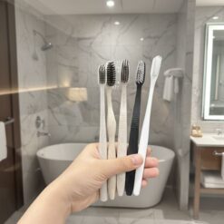 Bàn chải đánh răng khách sạn không chứa các hóa chất độc hại, an toàn cho người sử dụng.