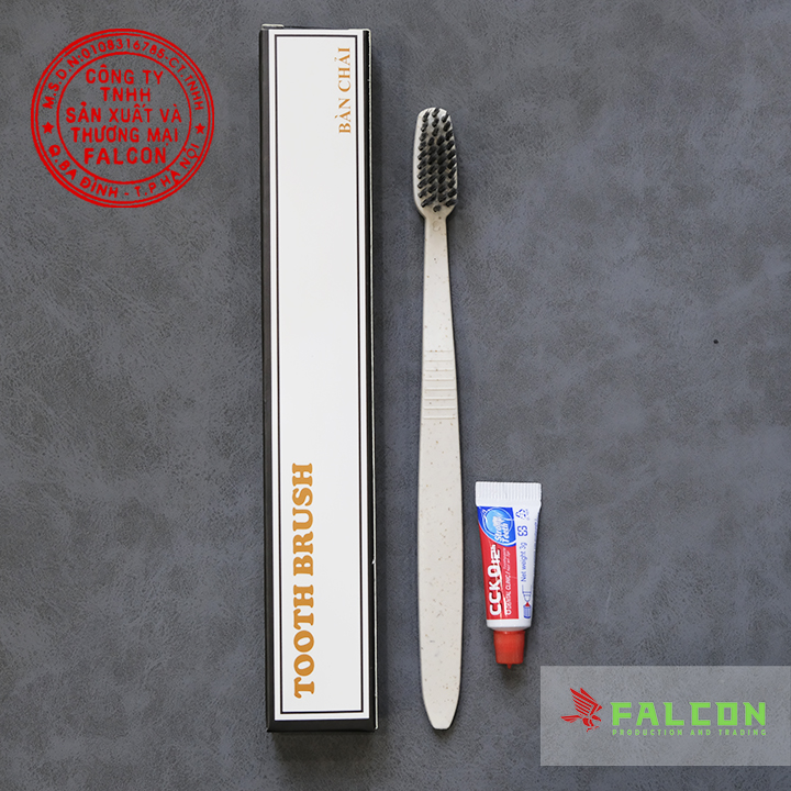 Tay cầm của bàn chải được làm từ chất liệu tái chế, góp phần bảo vệ môi trường và giảm thiểu rác thải nhựa.