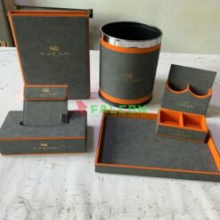 Bề mặt da mềm mại nhưng vẫn giữ được độ cứng cáp và bền bỉ cần thiết.