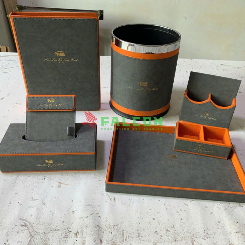 Bề mặt da mềm mại nhưng vẫn giữ được độ cứng cáp và bền bỉ cần thiết.