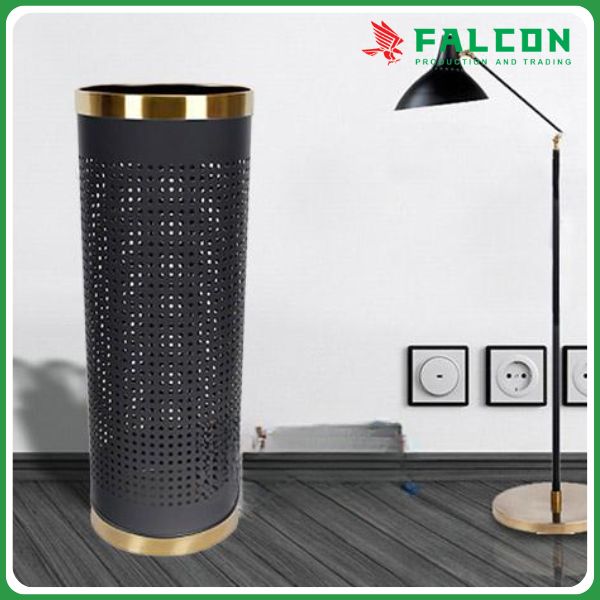 Với thiết kế thanh lịch, kệ đựng dù là điểm nhấn hoàn hảo cho không gian lối vào của khách sạn, tạo sự ấn tượng ngay từ cái nhìn đầu tiên.