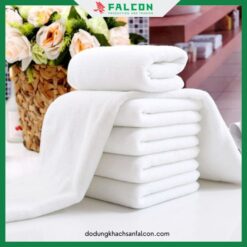 Chất liệu vải mềm mịn của khăn giúp thấm hút tốt, giữ cho cơ thể luôn khô ráo sau khi tắm.