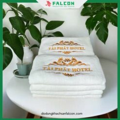 Chất liệu cotton cao cấp giúp khăn mềm mại, thấm hút tốt, mang lại cảm giác dễ chịu cho khách hàng.