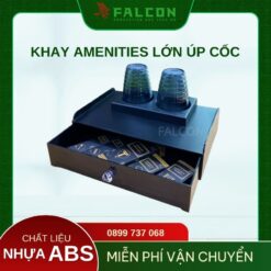 Khay amenities lớn có úp cốc giúp tối ưu không gian và giữ bàn lavabo luôn gọn gàng, sạch sẽ.