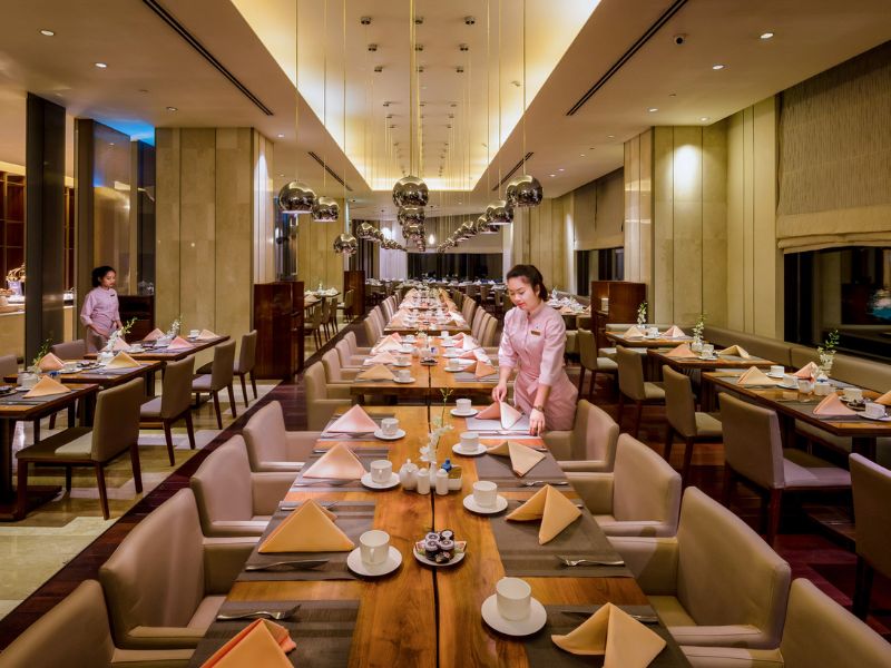 Khu buffet Á – Âu trong không gian lịch sự tại Nikko Saigon.