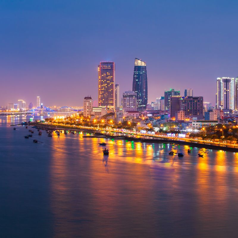 Hoàng hôn trên biển Đà Nẵng mang vẻ đẹp dịu dàng.