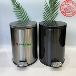 Chất liệu Nano cao cấp giúp thùng rác chống bám bẩn, dễ dàng vệ sinh và giữ thùng luôn sáng bóng.