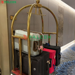 Kiểu dáng hiện đại kết hợp phong cách hoàng gia mang lại điểm nhấn sang trọng cho không gian sảnh.