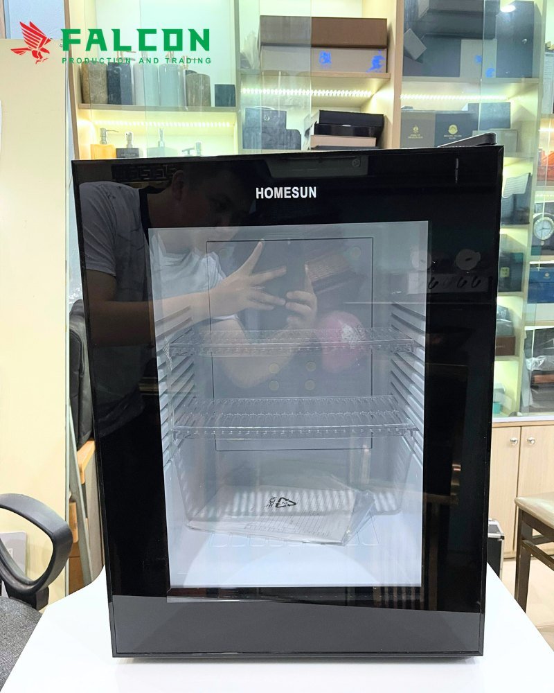 Tủ mát Homesun cánh kính mang đến trải nghiệm tiện lợi và sang trọng cho mọi khách sạn.