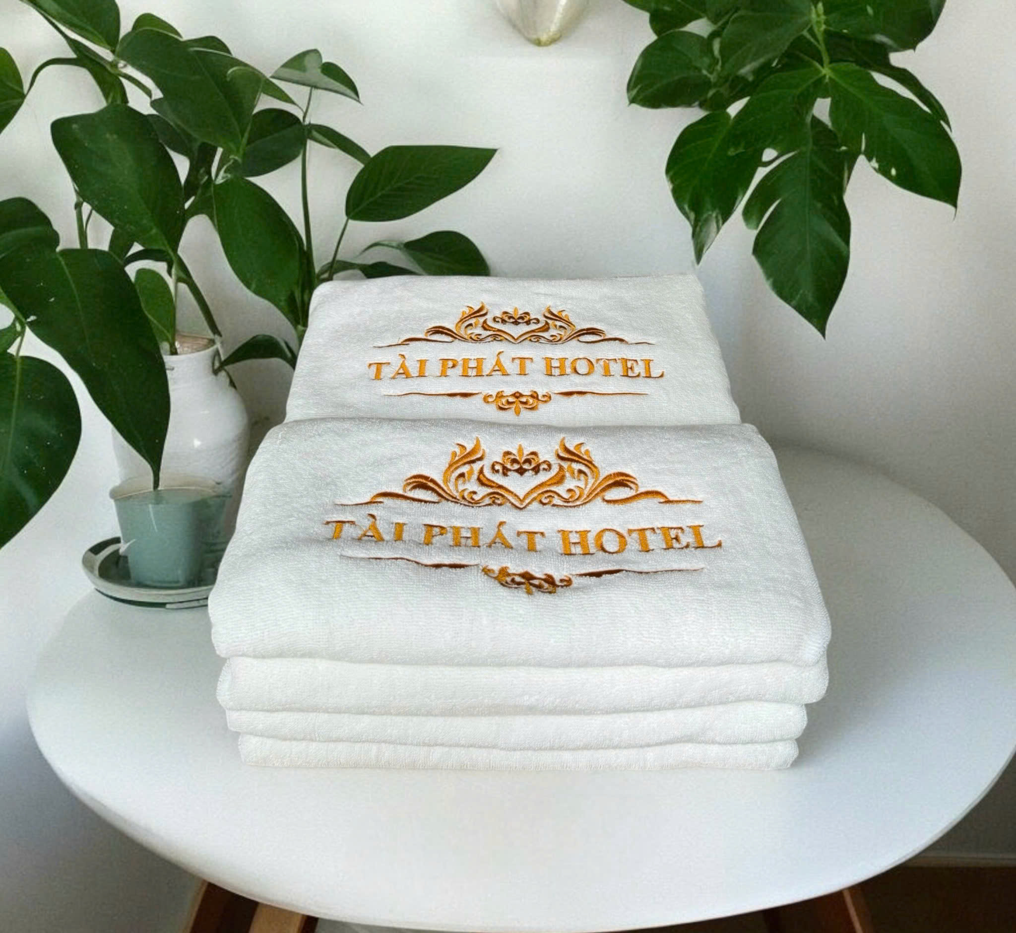 Khăn có thể được in logo theo yêu cầu của khách sạn, tạo sự độc đáo và tăng tính nhận diện thương hiệu.