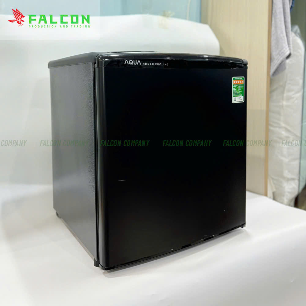 Với tủ lạnh mini Aqua, khách hàng có thể tận hưởng các đồ uống mát lạnh ngay trong phòng của mình.